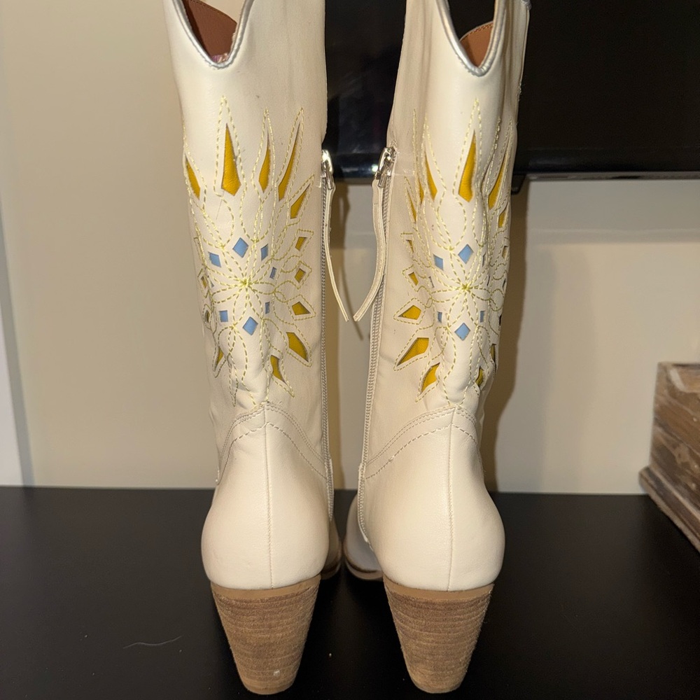 Cream Heeled Cowboy Boots with Yellow Design - Picture 5 of 6